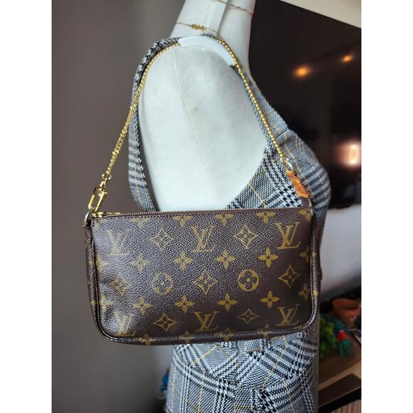 Louis Vuitton Monogram Pochette Accessoires AR0030 Shoulder Bag with Chain - Picture 4 of 15